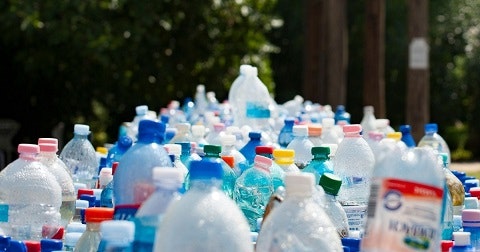 Wegwerpplastic wordt vaak niet goed ingezameld