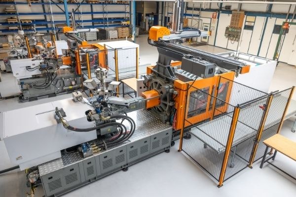 nieuwe Chen Hsong spuitgietmachines voor kunststofbewerker your plastic solutions