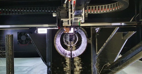 Your Plastic Solutions neemt nieuwe 3D printer in gebruik